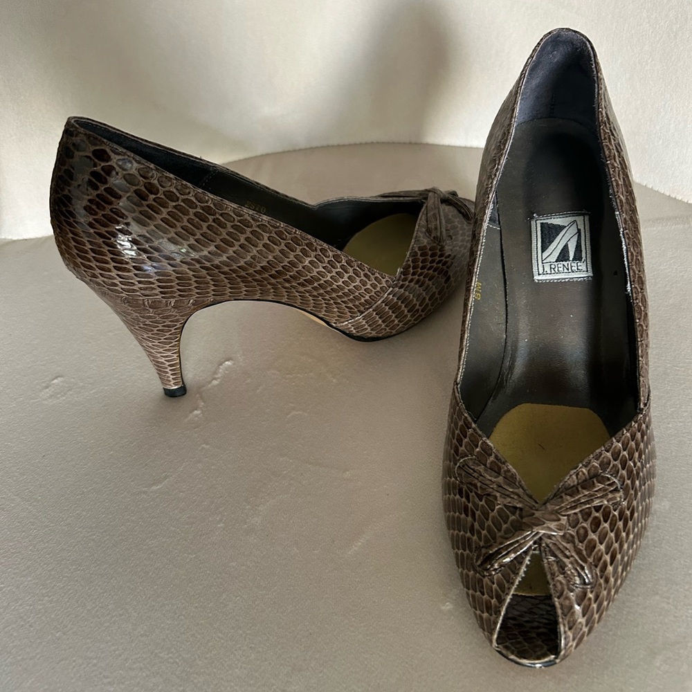 J.Renee snakskin peep toe heel